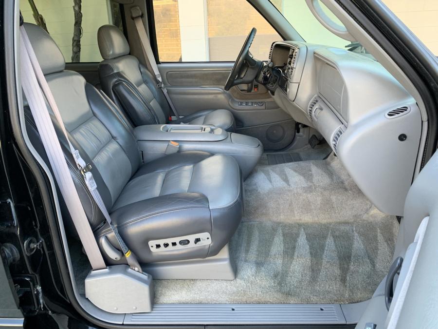 Интерьер Chevrolet Tahoe Limited (GMT840) 2000 года  (фото 96 из 233)